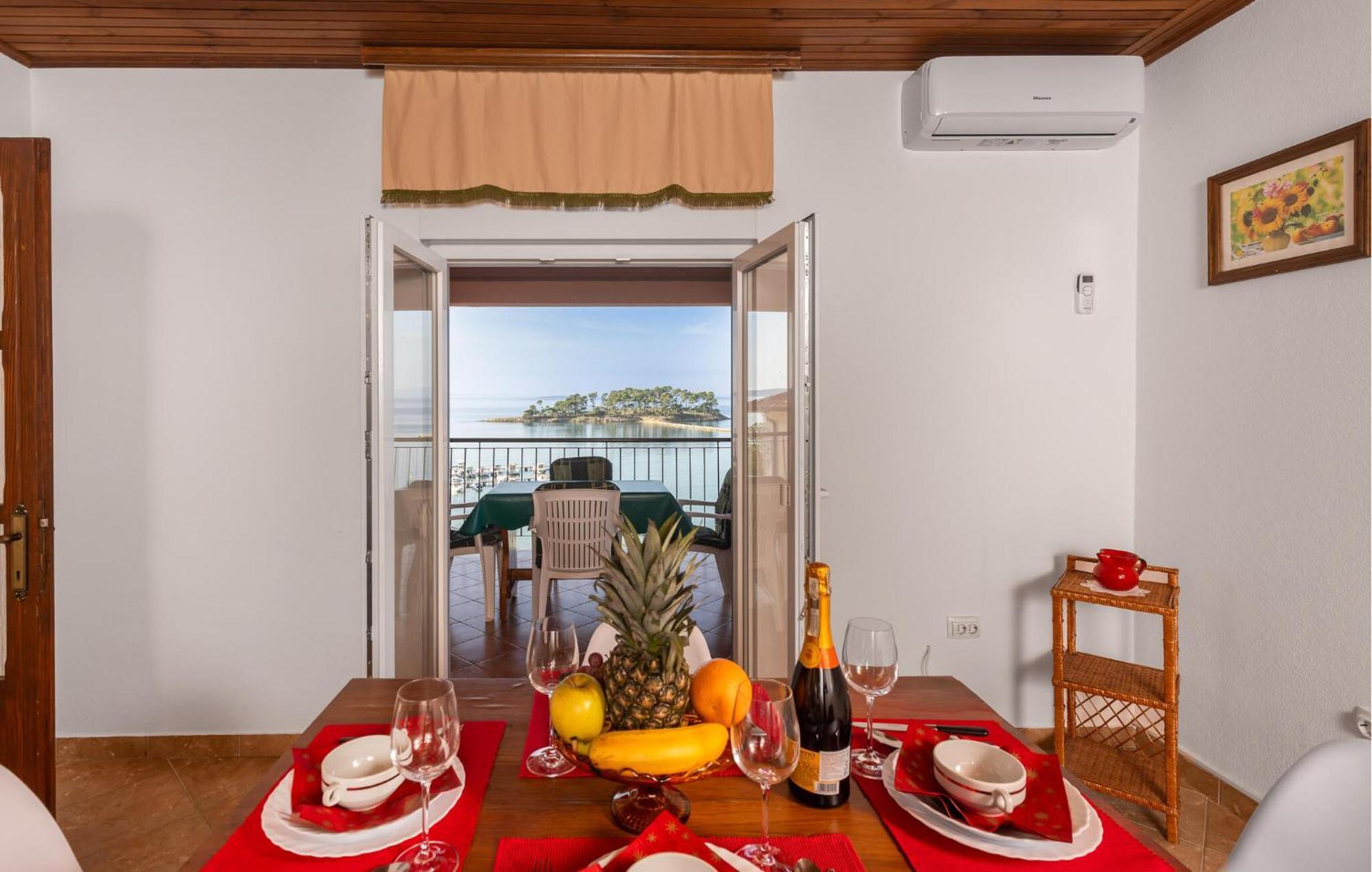 Nice Apartment In Banjol With Kitchen Kültér fotó
